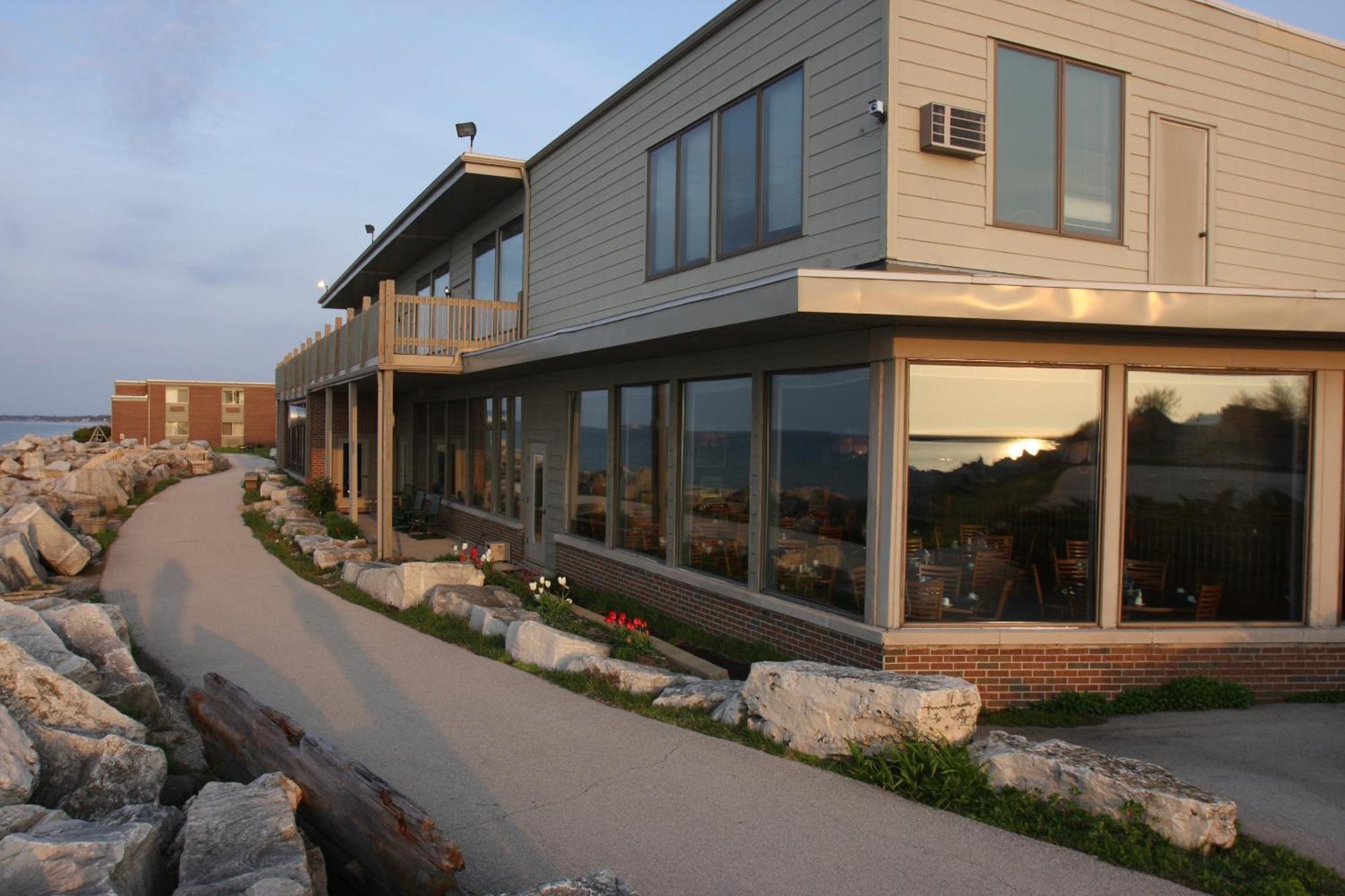 Lighthouse Inn - Two Rivers Exterior foto